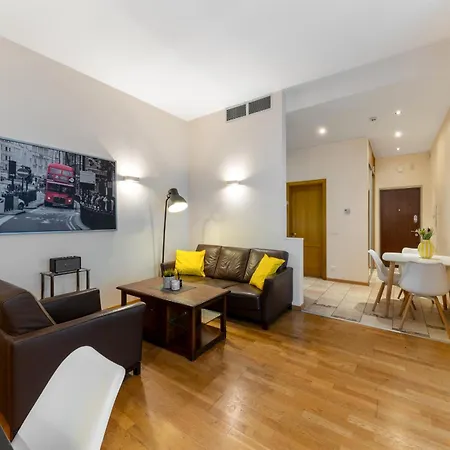 With A Balcony In The Heart Of Old Town Apartament