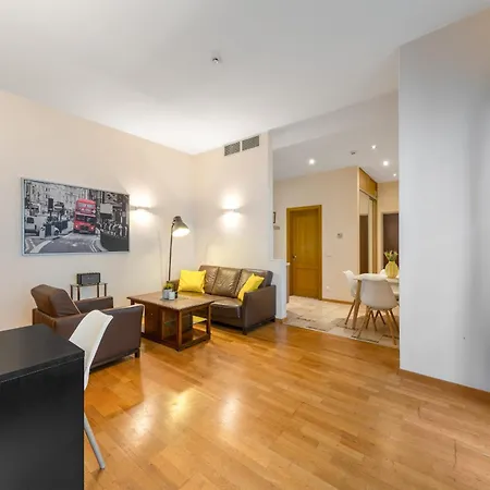 With A Balcony In The Heart Of Old Town Apartament *