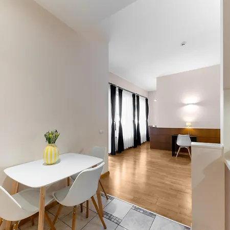 Apartament With A Balcony In The Heart Of Old Town *